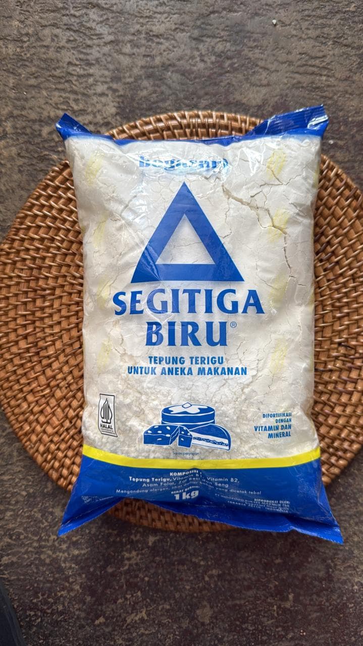 TEPUNG SEGITIGA BIRU